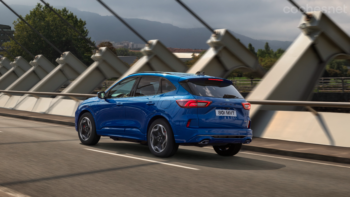 En nuestra prueba de consumo con el Ford Kuga híbrido AWD ST-Line X hemos conseguido una media de 6 l/100 km, con subida de puerto incluido.