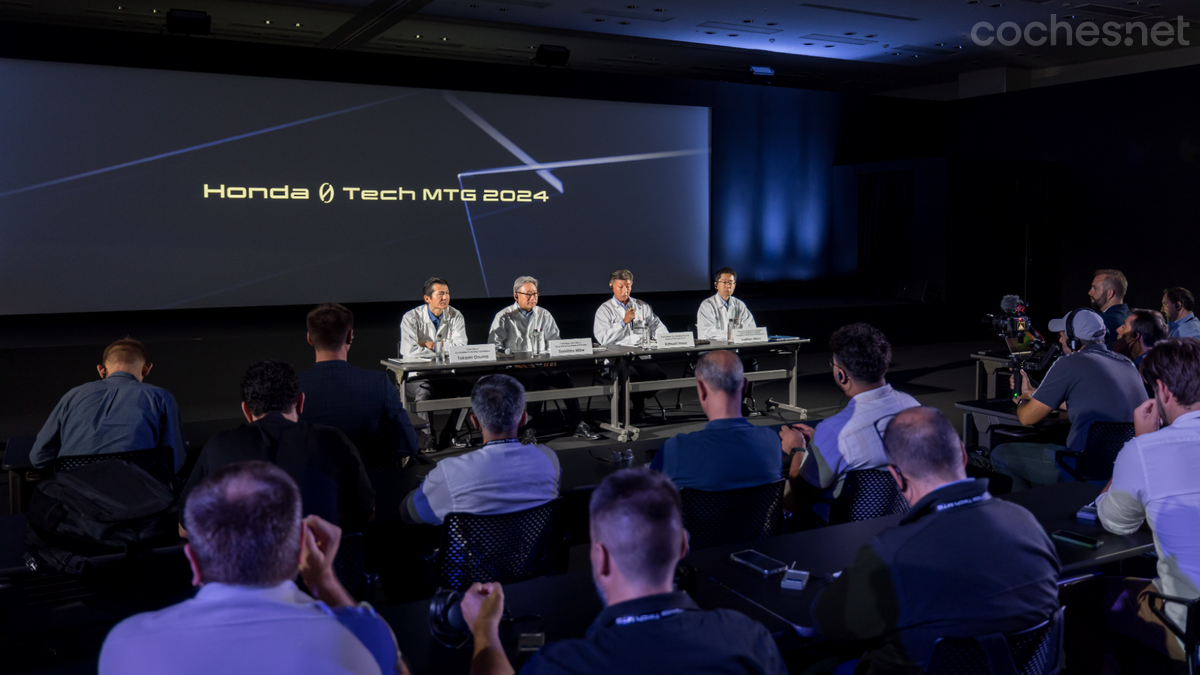 Los directivos de Honda durante la rueda de prensa que organizaron en Tokio en la presentación de la plataforma eléctrica de la marca