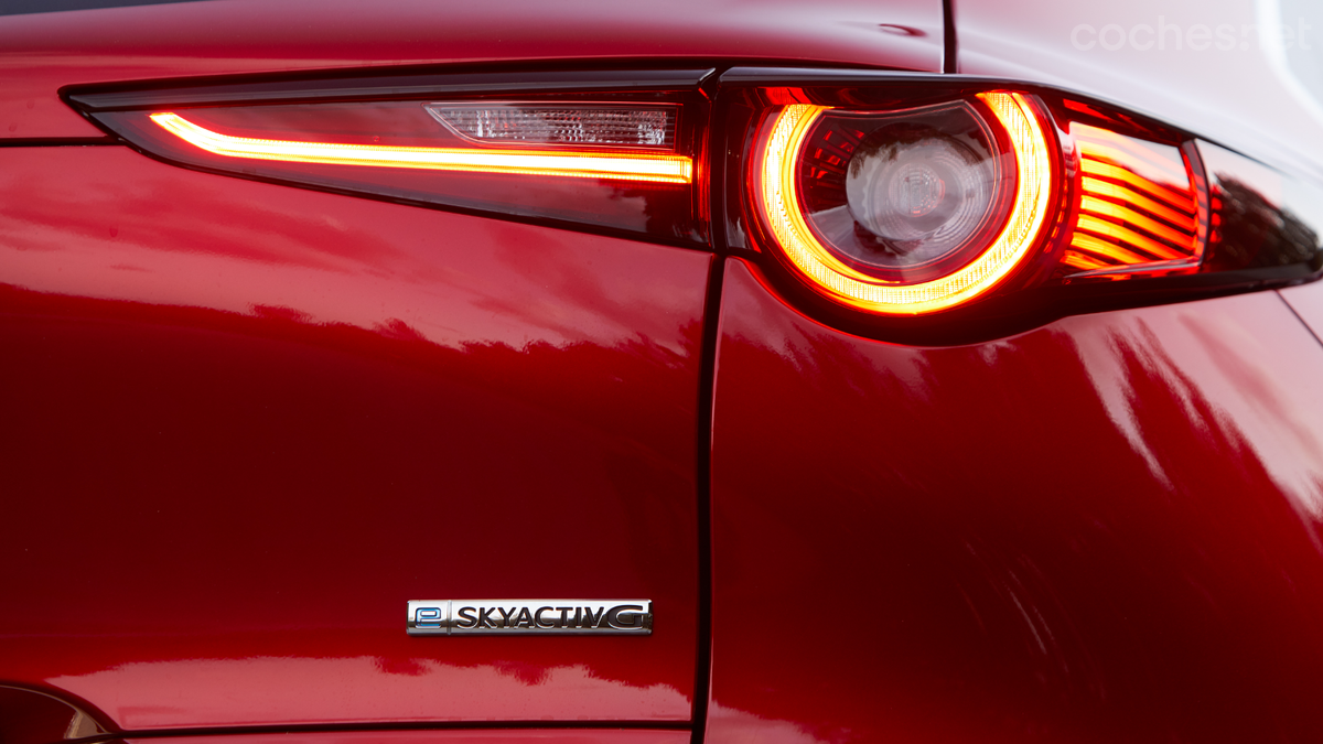 El nuevo motor 2.5 e-Skyactiv viene con tecnología de desactivación de cilindros y el sistema híbrido ligero Mazda M Hybrid de 24 V