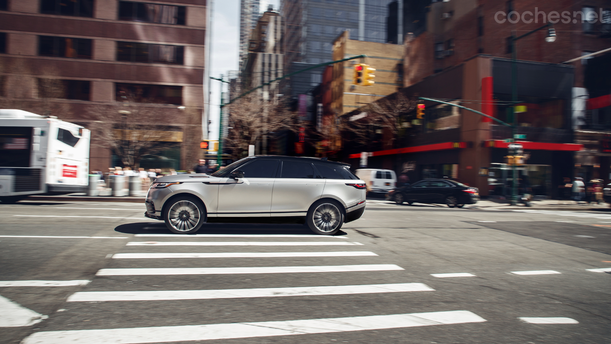 Todas las versiones del Range Rover Velar vienen equipadas con tracción total Intelligent Driveline Dynamics 