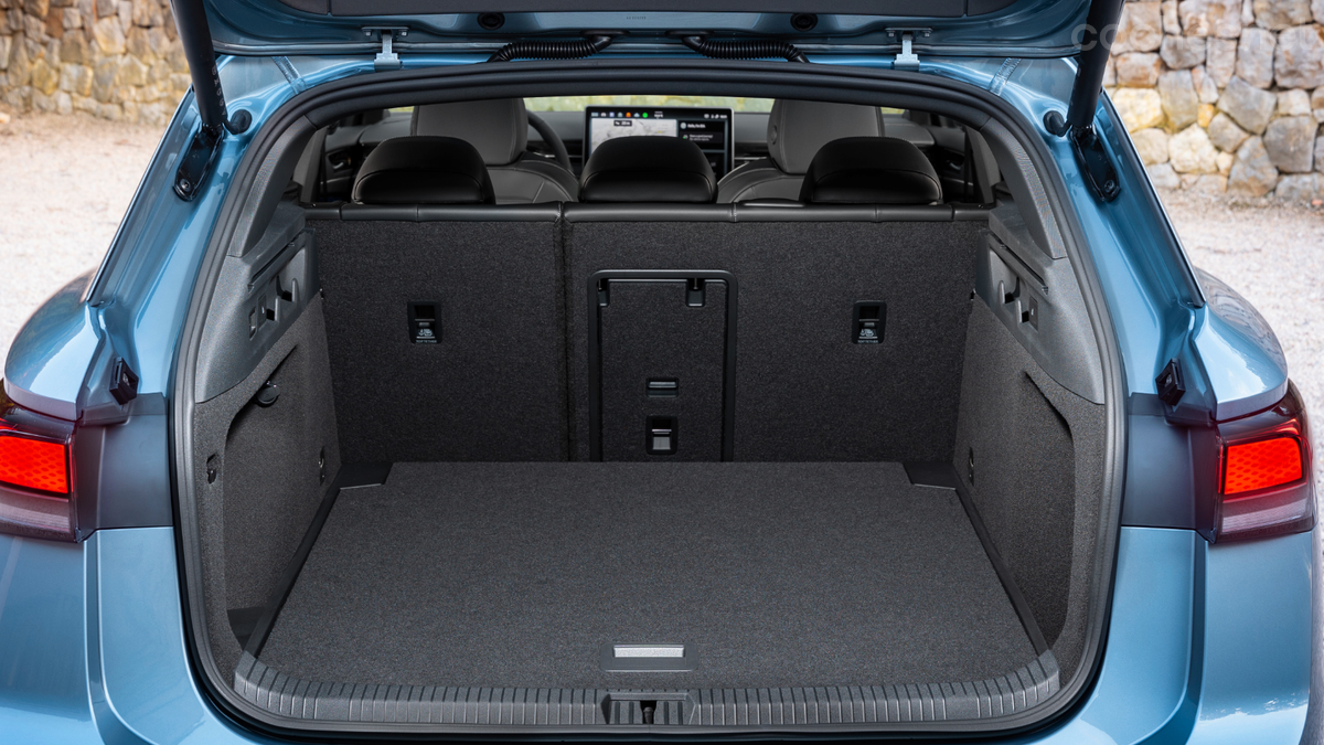 El maletero de hasta 605 litros convierte al Volkswagen ID.7 en un auténtico coche de viaje.