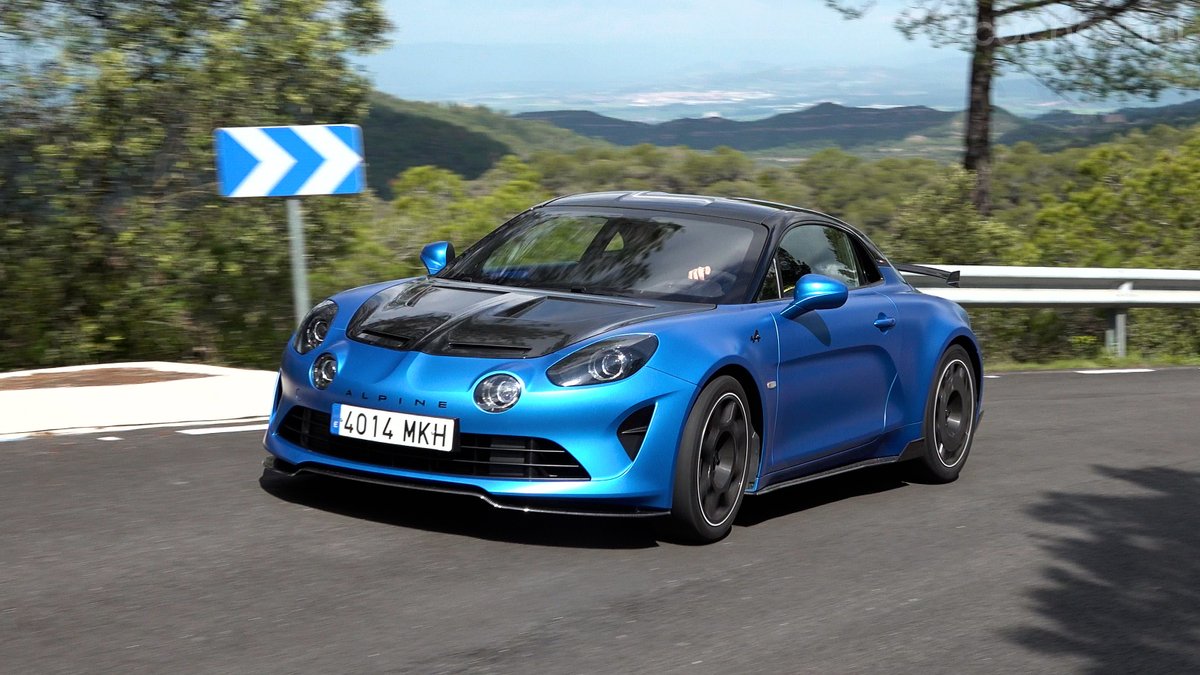 El Alpine A110 R es un juguete. Su chasis es fantástico y permite aprovechar todo el potencial del motor.