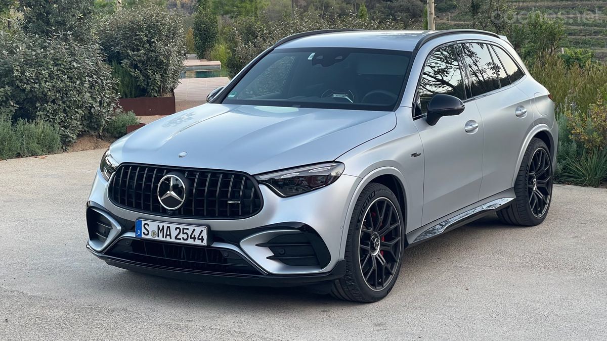 Este Mercedes-AMG GLC 63 S E Performance dispone de la etiqueta Eco. No tiene la Cero al no cumplir con el mínimo de autonomía en modo eléctrico.