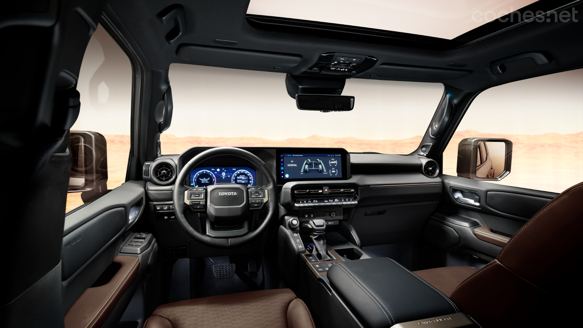 El interior del Toyota land cruiser 2024 es más moderno, si bien el diseño sigue siendo algo clásico, como el exterior. 