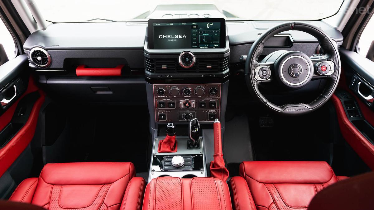 Lujo personalizado en cuero Nappa rojo: el interior del Serie II combina confort y exclusividad.