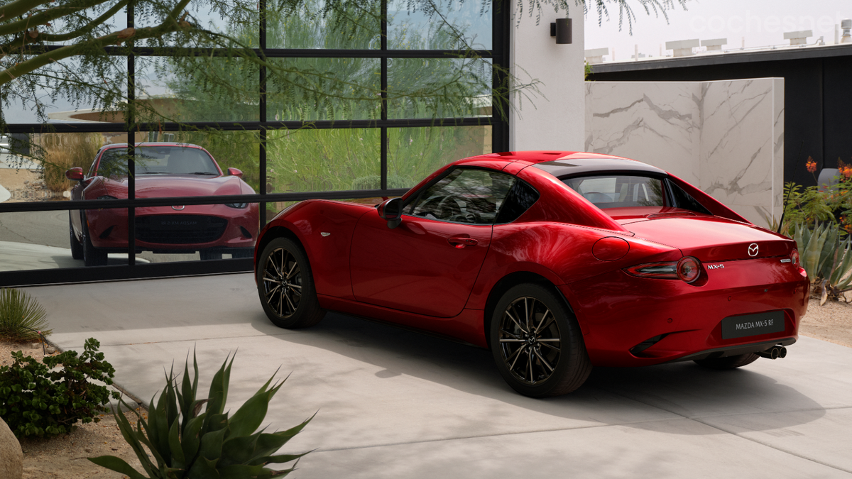 Los cambios afectan tanto a las versiones del Mazda MX-5 de techo de lona como a las que disponen de hard top