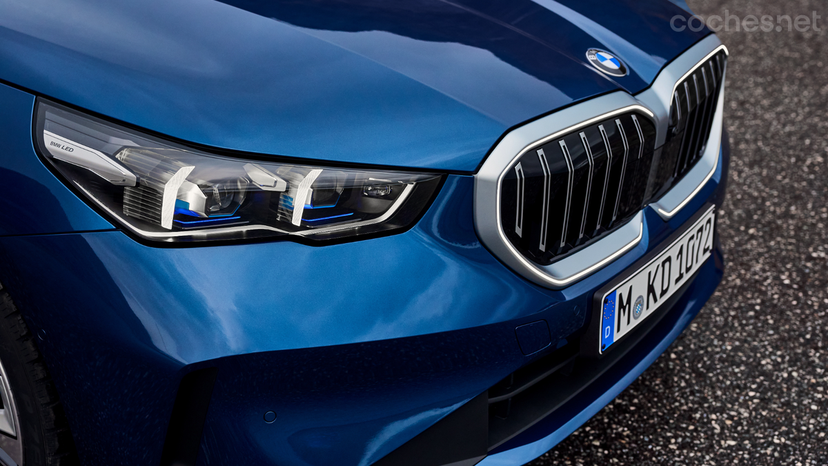 En el nuevo BMW Serie 5 Touring se mantiene la tradicional parrilla de doble riñón de la marca alemana, aunque con nuevos detalles. 