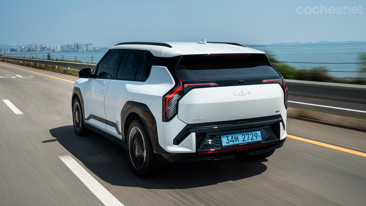 El Kia EV3 se pondrá a la venta en España en breve y lo hará con tres niveles de equipamiento,  Air (Aire), Earth (Tierra), y el acabado deportivo GT Line.