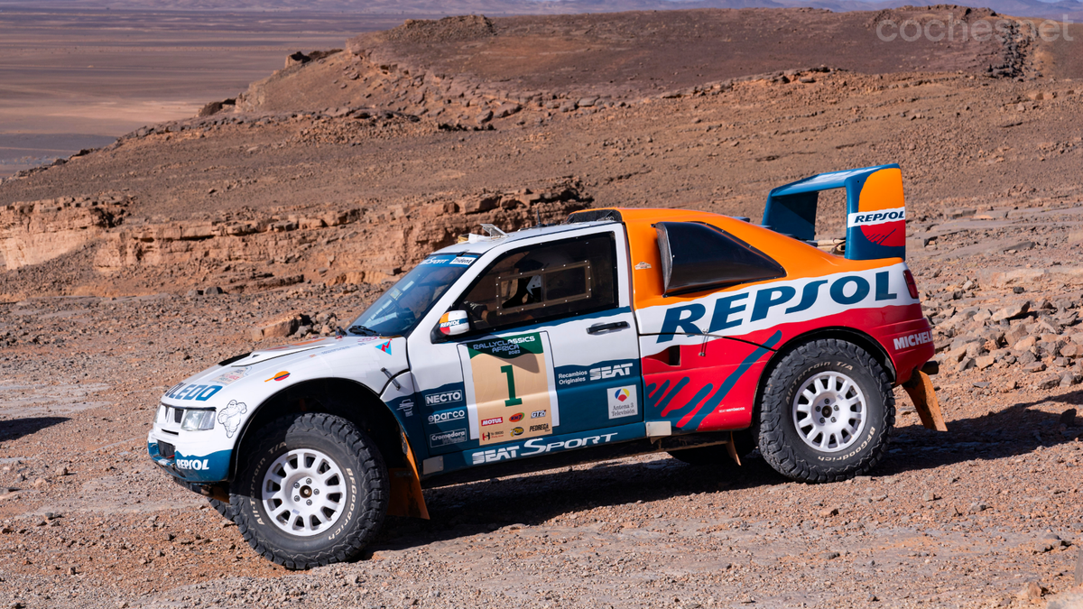 El Seat Toledo Maratón es un prototipo de chasis tubular con carrocería de fibra destinado a correr el Dakar en la década de 1990.