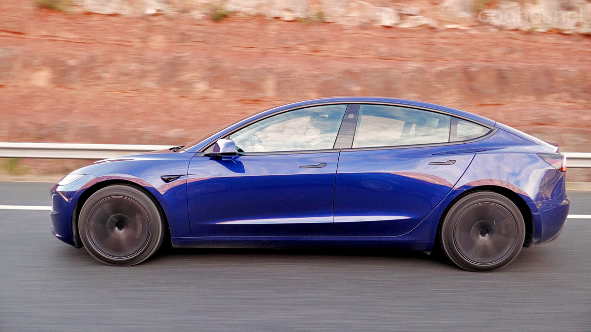 Tesla y BYD ofrecen para sus berlinas variantes con un solo motor o con dos motores.