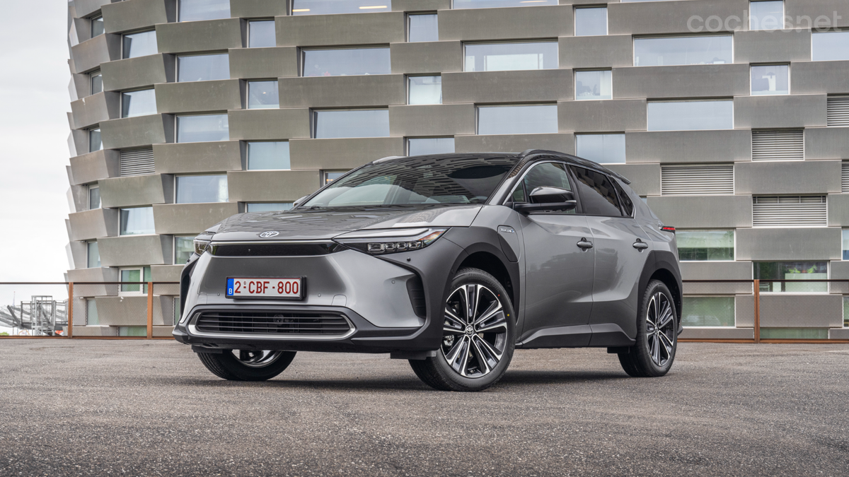 Opiniones de Toyota bZ4X 2025: nuevo diseño y bajada de precio