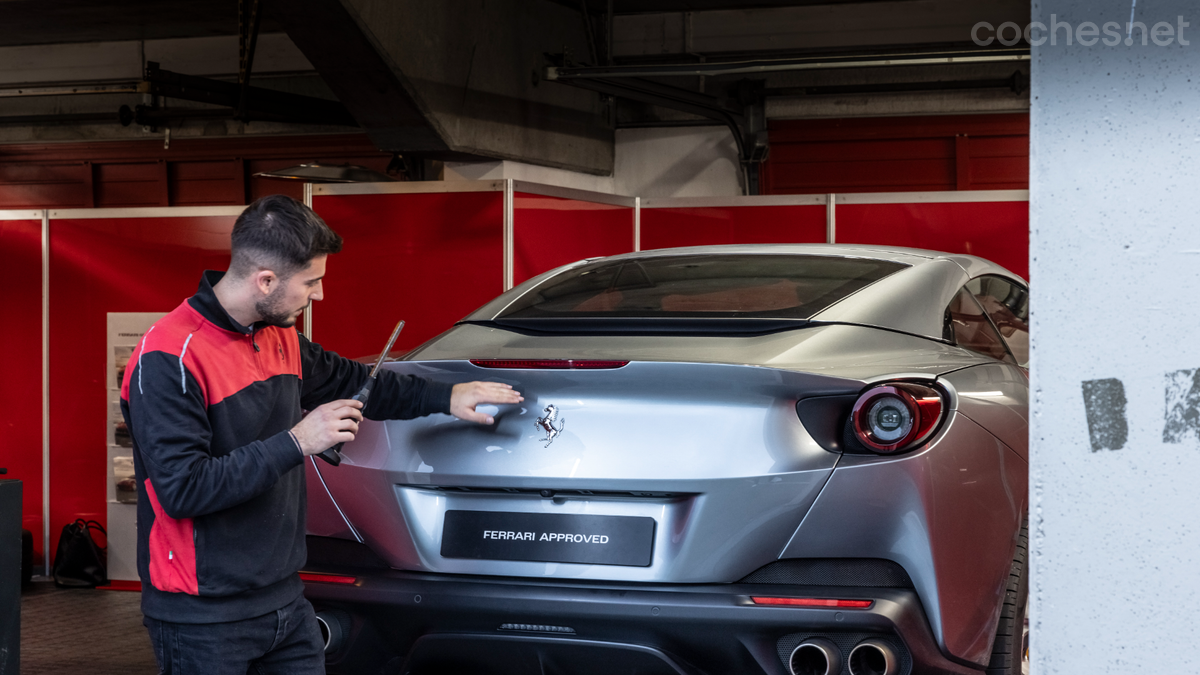 Ferrari nos mostró un Portofino usado, con pocos kilómetros, al que se le sometió a una primera inspección visual. 