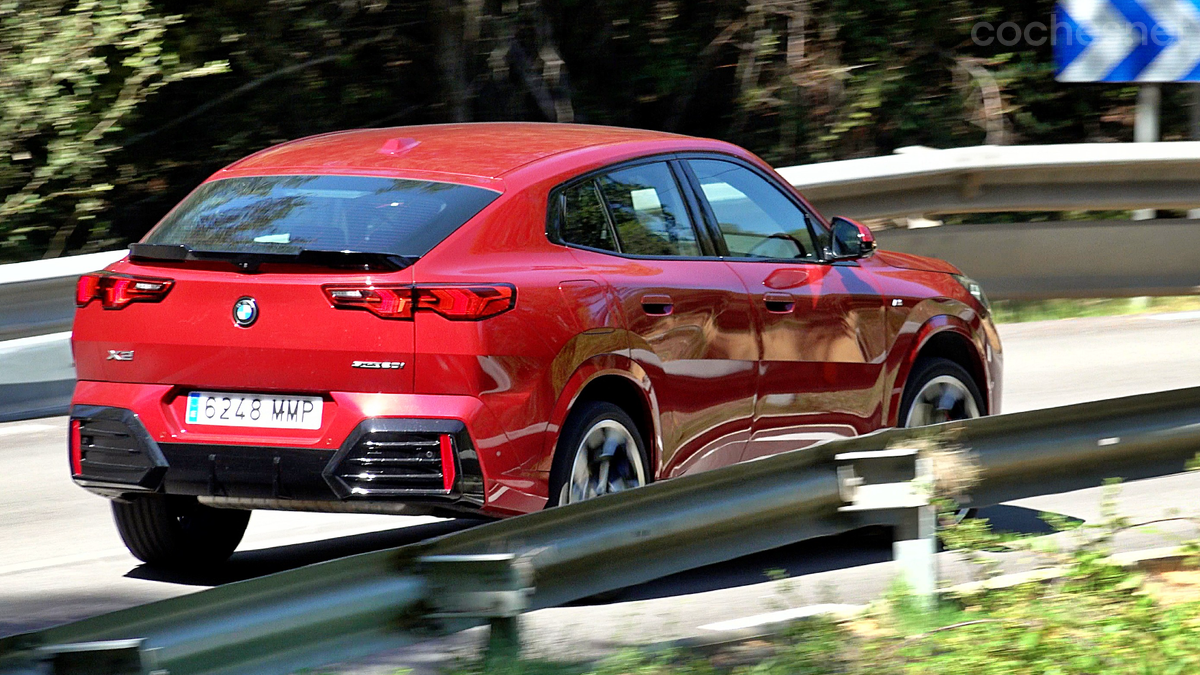 El motor del X2 es más potente y ofrece mayor respuesta, pero los 3 cilindros lo hace un poco áspero