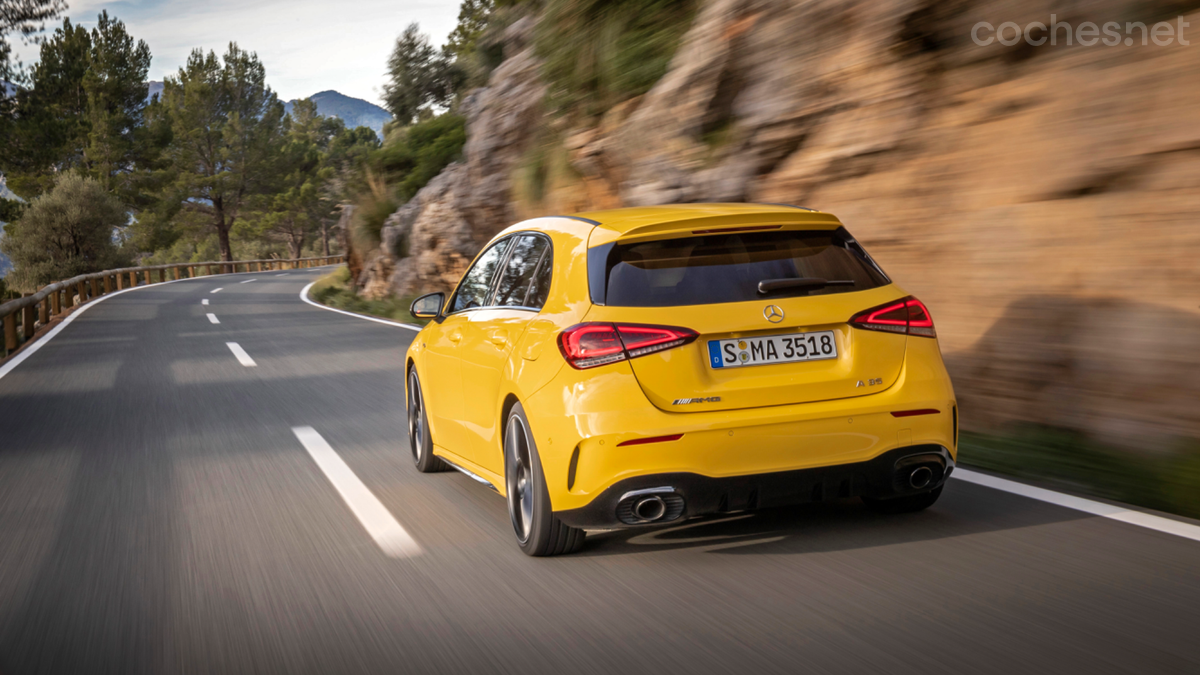 El Mercedes-AMG A 35 es bastante parecido al Audi S3 y el BMW M135i. Al final, será cuestión de gustos y amor por la marca. 