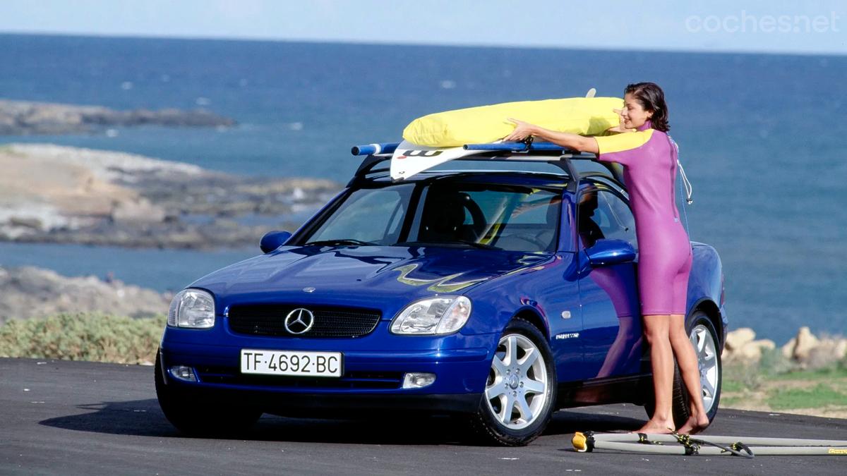 Con el Merceces-Benz SLK R170 tienes dos coches en uno. Un cabrio con la capota abierta y un coupé con la capota cerrada.