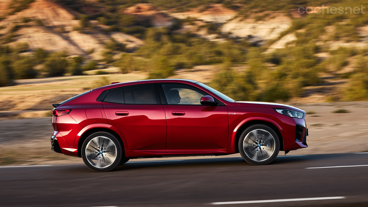 El nuevo BMW X2 ha crecido y su estética recuerda al Serie 2 Gran Coupé y al XM.