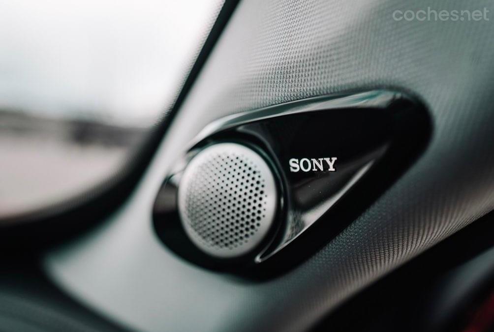 El acabado Premium trae de serie un equipo de sonido Sony con 8 altavoces.