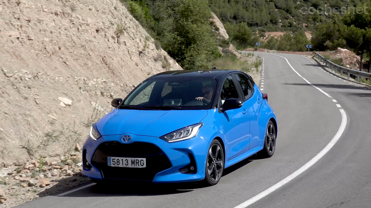 El Toyota Yaris se percibe más ágil que el MG3, aunque es menos potente. La gestión de su sistema híbrido es mejor. 