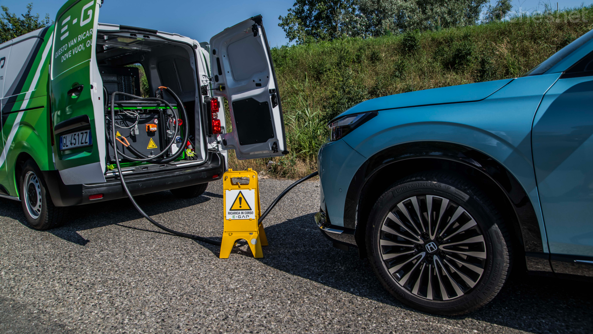 Los coches se conducen hasta que se paran al terminar por completo la energía de sus baterías.