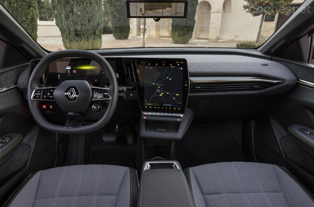 Al ser un modelo muy actual, la imagen que ofrece el interior del Renault Mégane e-Tech es sofisticada. 