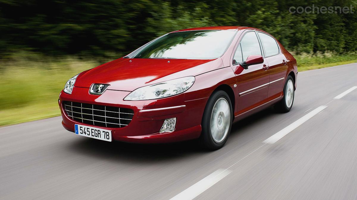 El Peugeot 407, una berlina que desafió al mercado con su diseño vanguardista y deportivo.