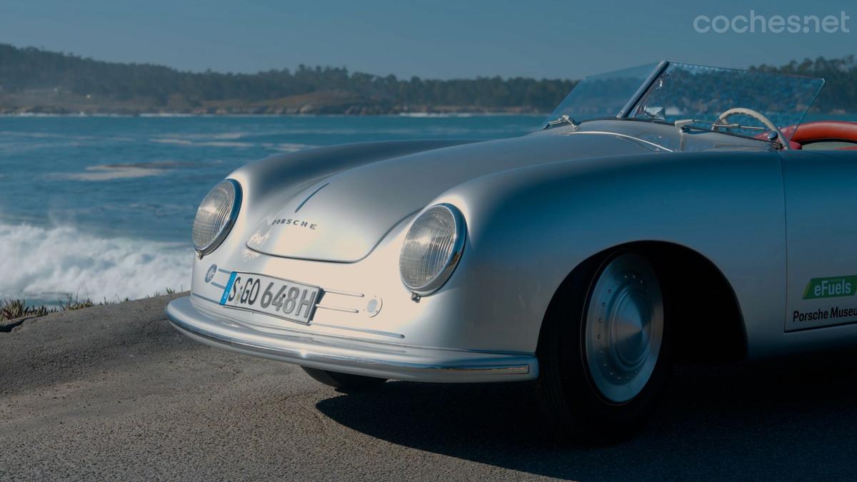 Los faros delanteros del Porsche 356/1 son los del primer Volkswagen Beetle.