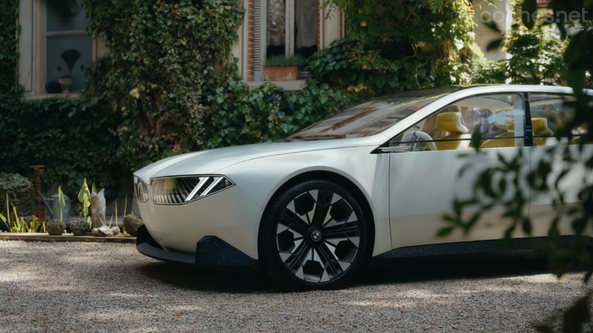El BMW Vision Neue Klasse es un compacto, con líneas limpias, inconfundibles.