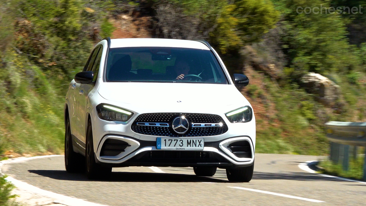 El Mercedes-Benz GLA 250e tiene algo menos de potencia pero su motor es el que ofrece una mayor finura de funcionamiento. 