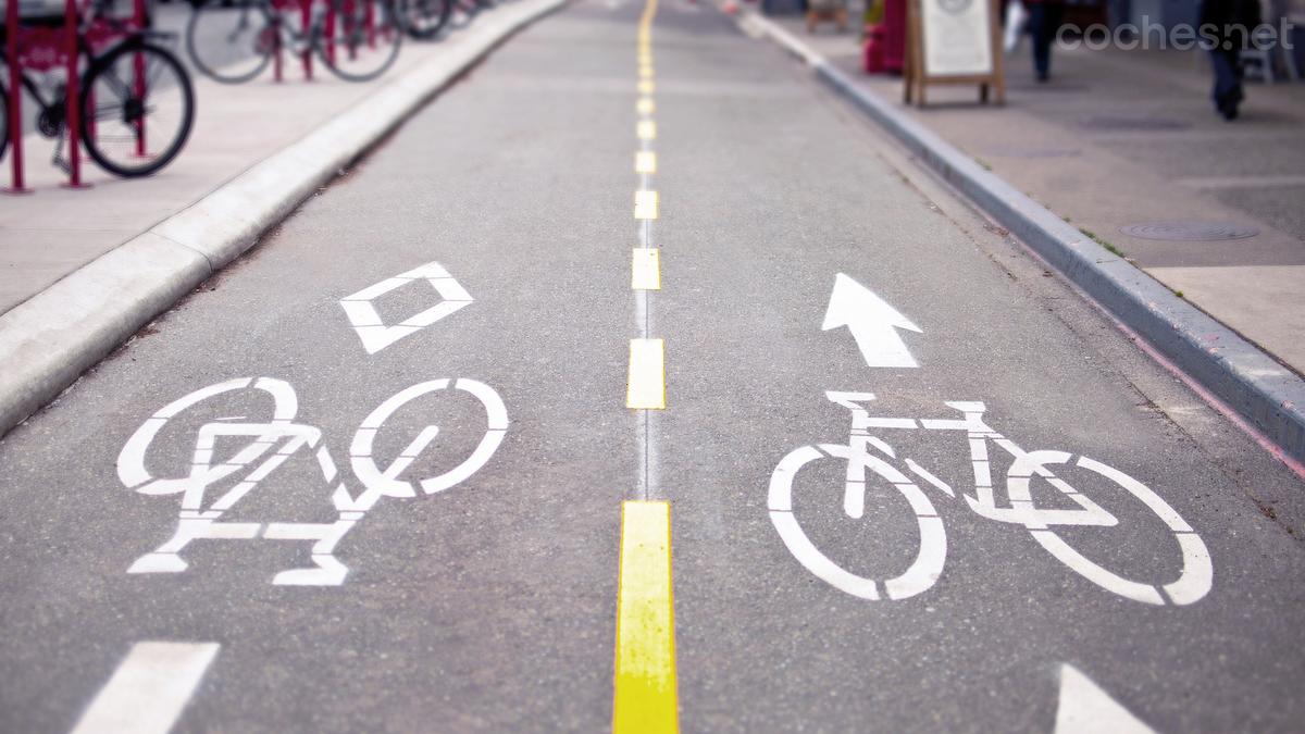 Multa de 200 euros por estacionar en un paso para ciclistas o en carril reservado para bicicletas.