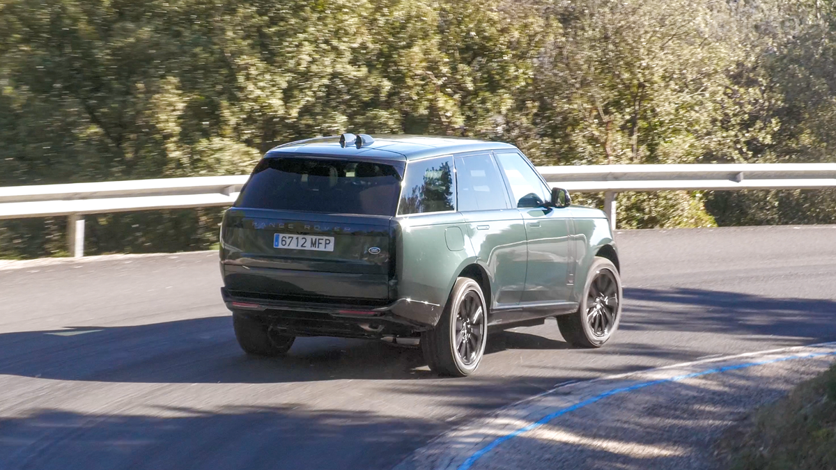 Su compleja tecnología nos aísla del asfalto y prepara al Range Rover para nuestras aventuras más allá de la carretera. 