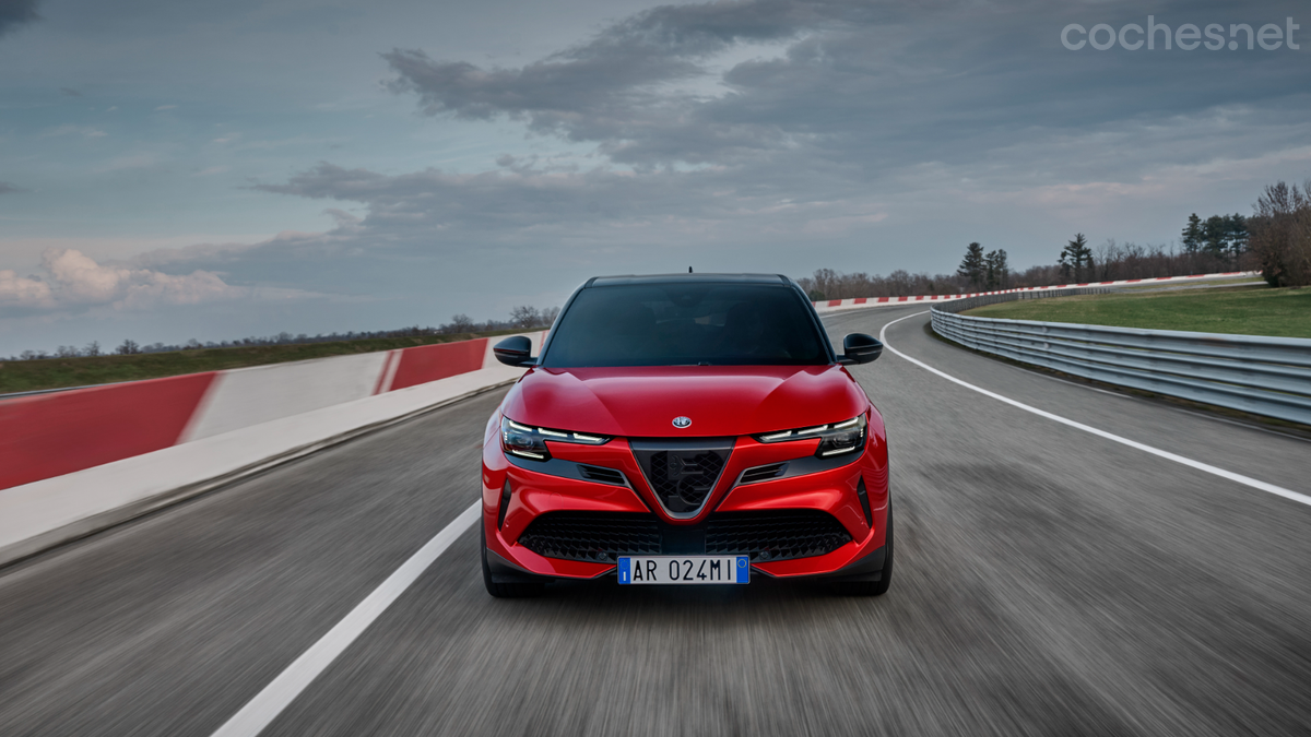 Habrá una versión con tracción total, el Alfa Romeo Ibrida Q4, para el primer trimestre de 2025