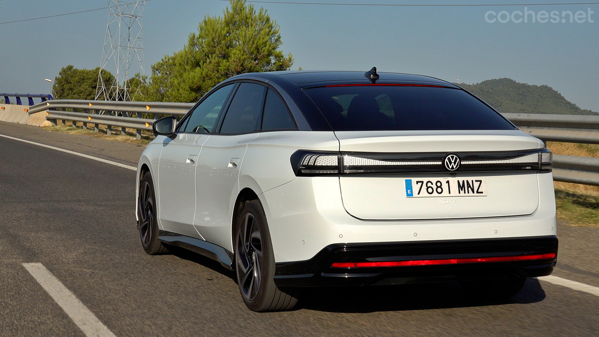 Puede que el mayor defecto de este coche sea su elevado precio. Así es difícil "lanzarse" a comprar un eléctrico.