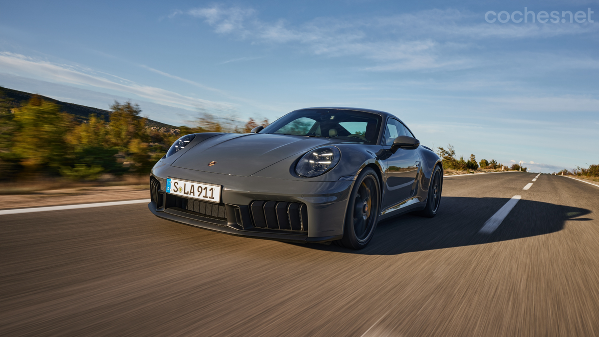 Porsche presenta el primer 911 GTS con sistema híbrido