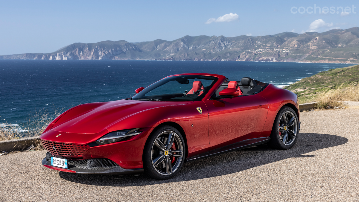 El Ferrari Roma Spider transmite belleza desde la primera mirada.