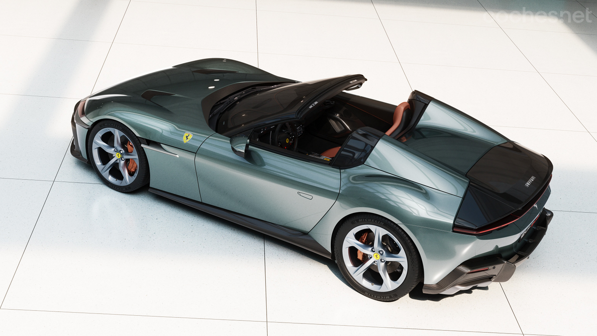 El motor del Ferrari 12Cilindri va acoplado a una caja de doble embrague de 8 velocidades.