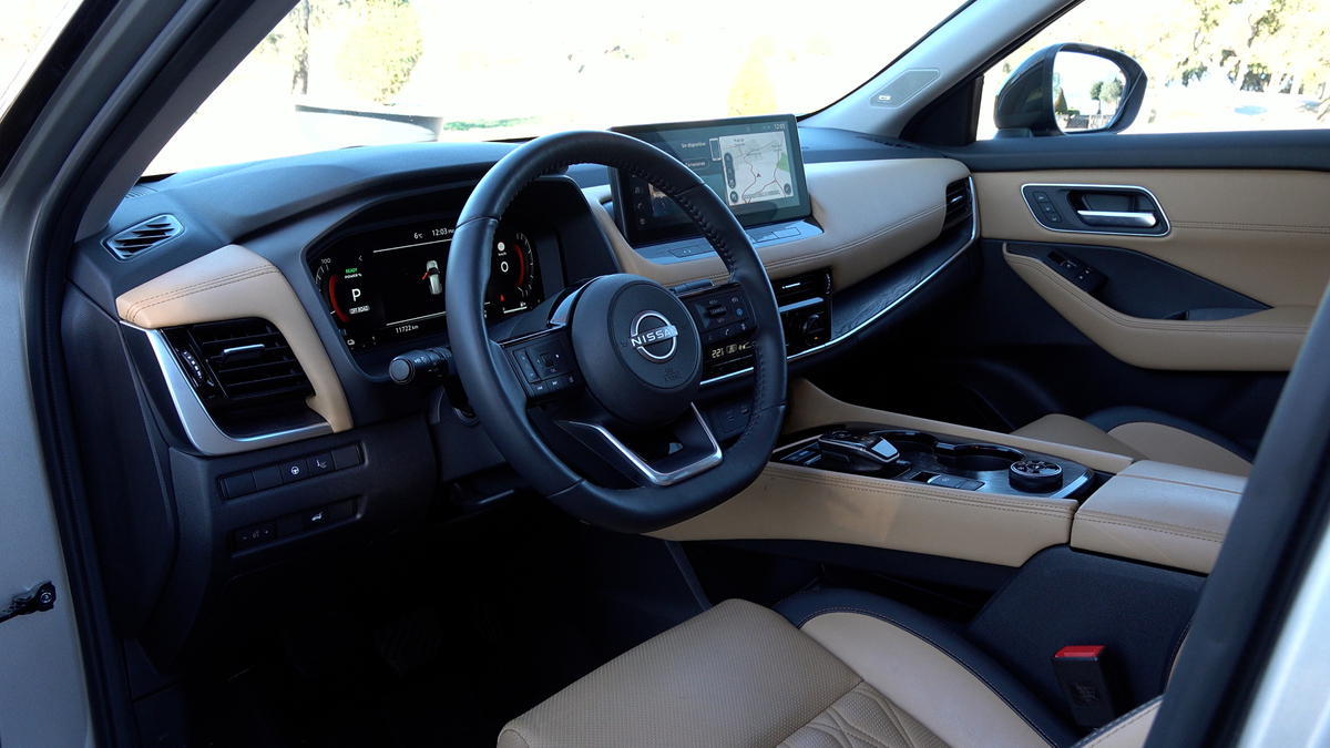 Las plazas delanteras del Nissan X-Trail ofrecen una imagen muy "premium". El nivel de digitalización y conectividad es bueno. 
