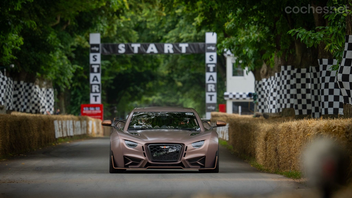 El Hispano Suiza Carmen Sagrera debutó dinámicamente en el trazado hacia la colina en Goodwood. 