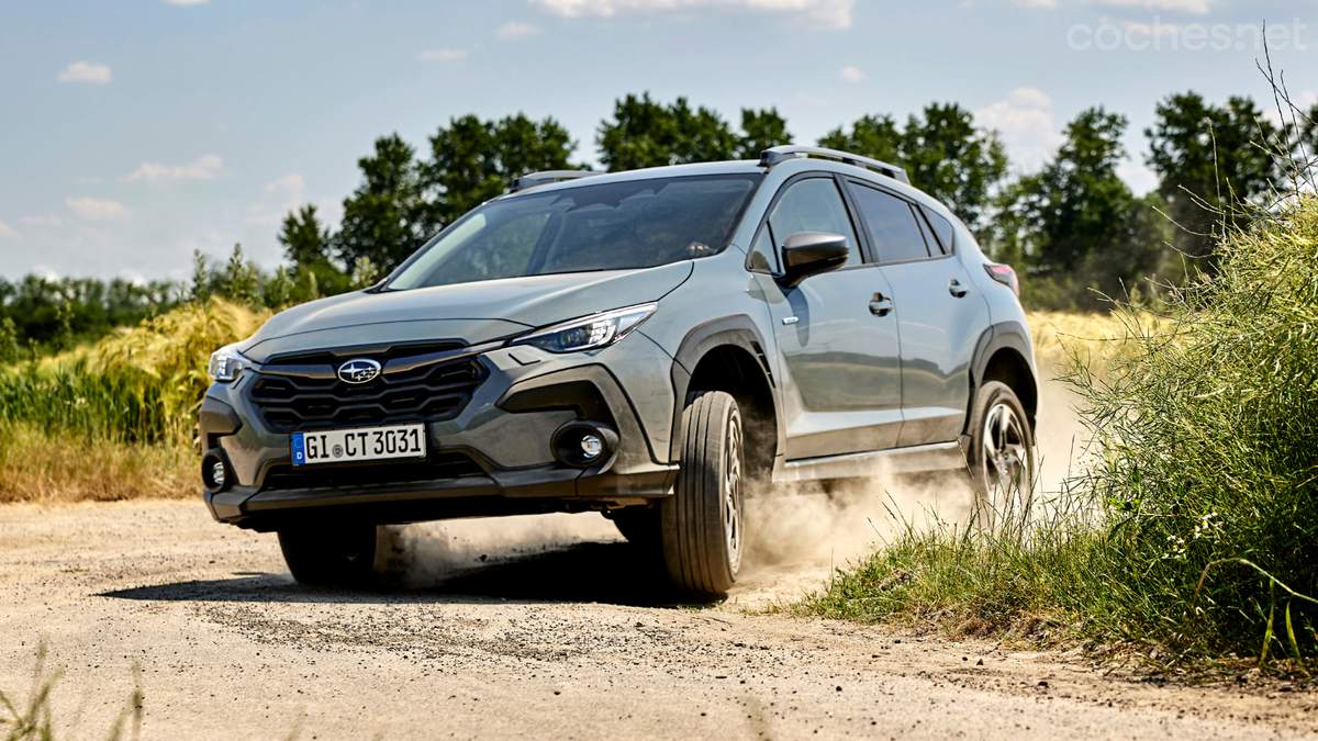 La altura libre al suelo de 22 cm y su excelente transmisión hacen del Crosstrek uno de los mejores SUV para uso en pista.