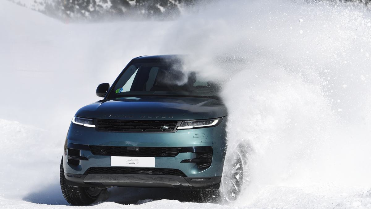 Curso de conducción sobre nieve con el nuevo Range Rover Sport
