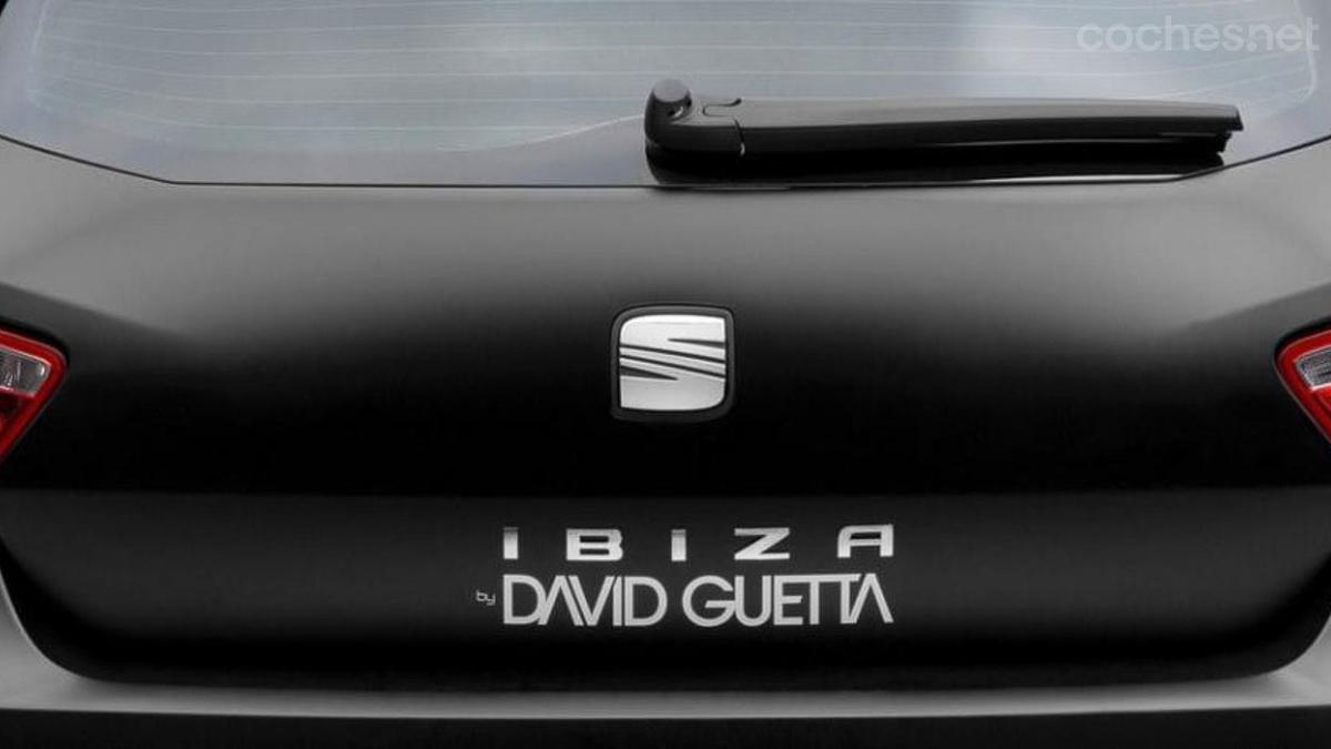 Campañas publicitarias con artistas como Shakira y David Guetta han mantenido al Seat Ibiza como un ícono cultural.