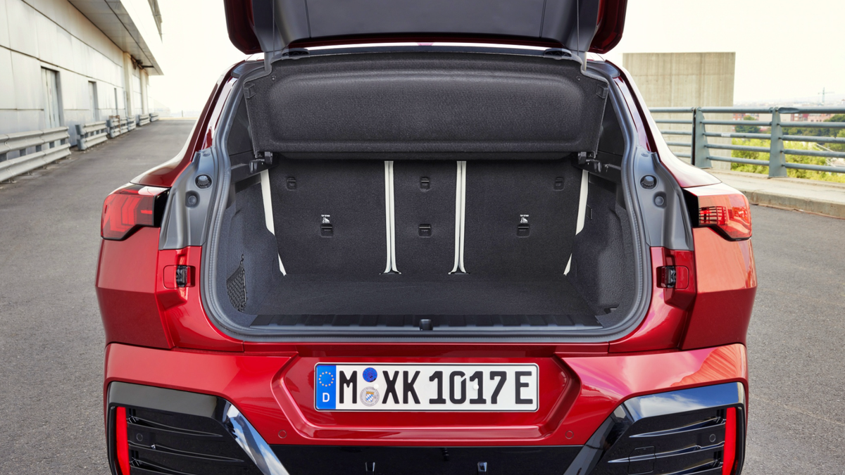 El maletero del BMW X2 ofrece de 515 a 560 litros según la versión, eléctrica o térmica. 