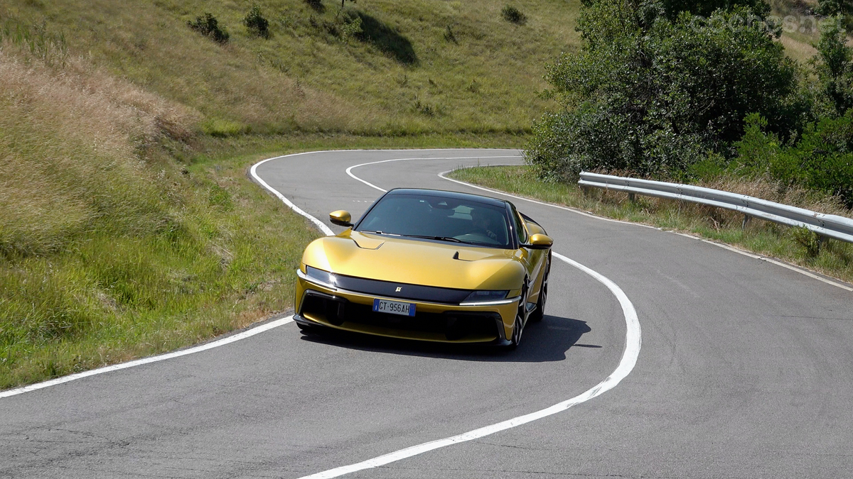 A pesar de su tamaño -y concepto de gran turismo- se mueve increíblemente bien le pedimos ir más allá.
