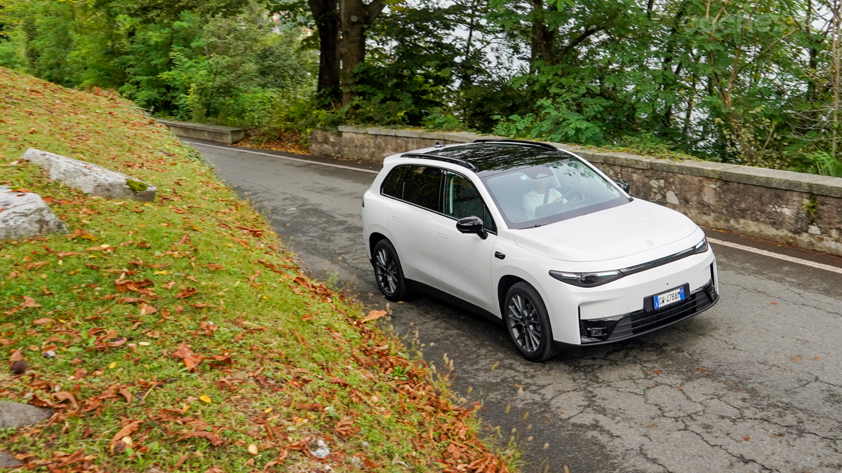 El Leapmotor C10 es el coche eléctrico de su segmento más económico con diferencia (unos 5.000 euros menos que el resto de sus rivales).