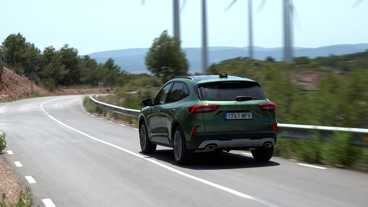 Ford no ofrece ni micro-híbridos ni diésel en su gama. Este híbrido de 183 CV AWD es potente y eficiente, pero no nos gusta el cambio automático.