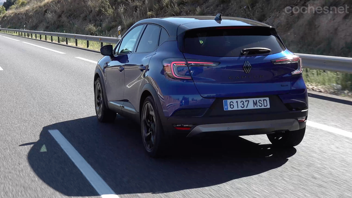 En autopista, el coche inserta el modo eléctrico tan pronto como se dan las condiciones para ello.