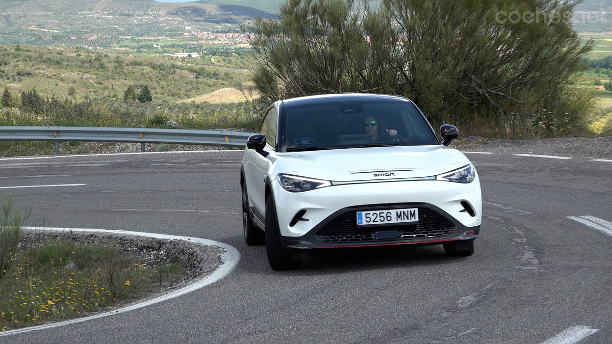 No es un coche especialmente ligero y se nota, como en general le ocurre a todos los eléctricos, pero lo disimula bastante bien con sus 428 CV. 