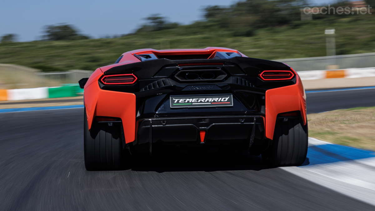 El sistema Launch Control del Lamborghini Temerario garantiza aceleraciones perfectas. El conductor solo debe agarrar el volante.