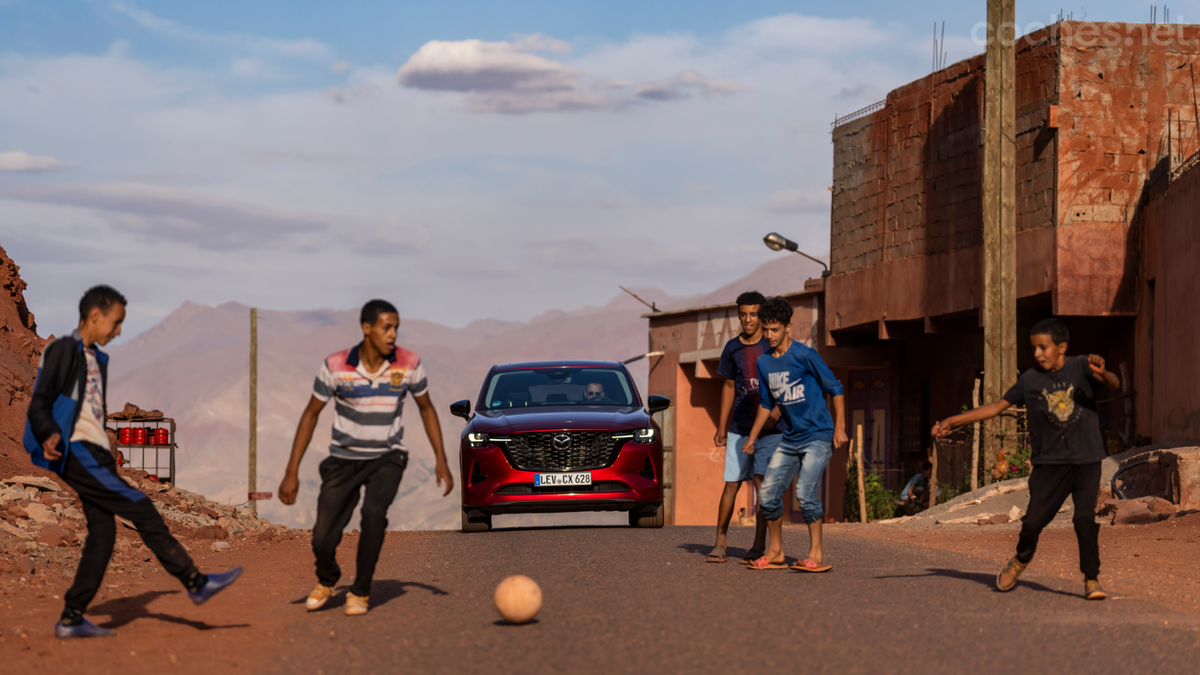 Marruecos es un país de contrastes donde el paisaje cambia constantemente y donde la vida se concentra en la calle.