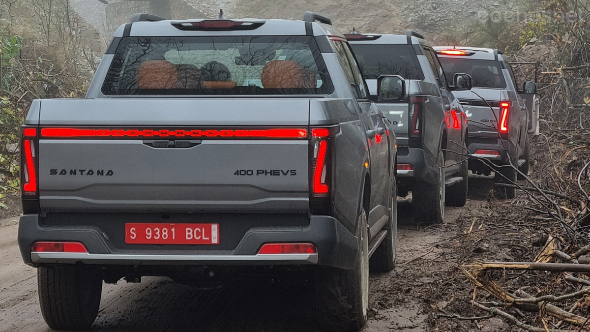 Hemos conducido unidades preserie en una ruta off road en las afueras de Linares.