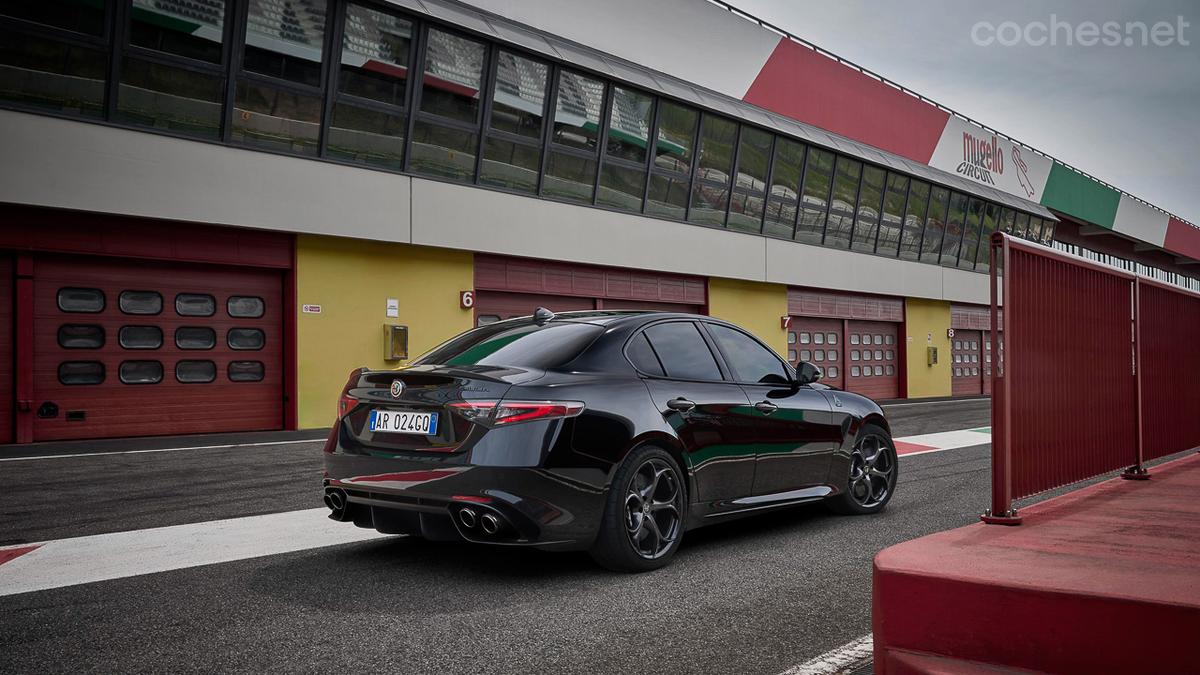 El Giulia Quadrifoglio Super Sport celebra la herencia de Alfa Romeo con un motor V6 biturbo de 520 CV.